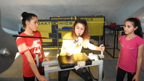 Ablaları gibi bileği bükülmez olmak istiyorlar