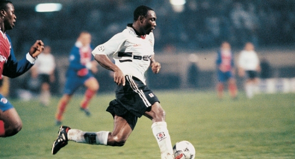 Devler Ligi'nin ilk golü Amokachi'den