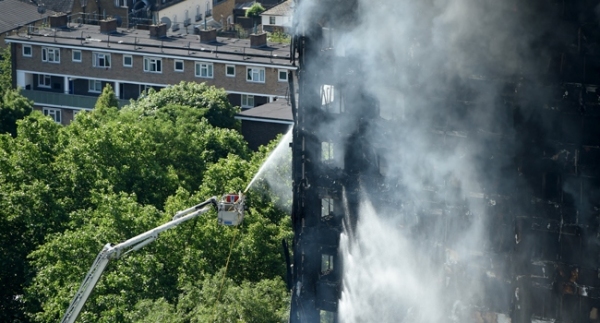 Londra'daki derbinin geliri yangın mağdurlarına