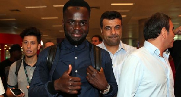 Ünlü futbolcu hayatını kaybetti