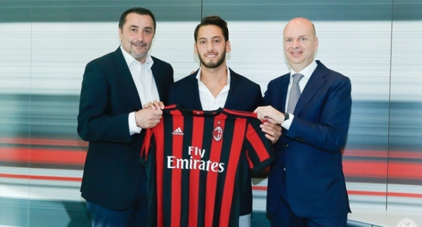 Hakan Çalhanoğlu resmen Milan'da