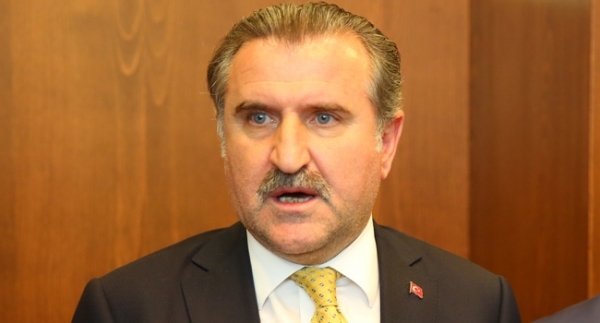Sahadan çekilen takımı Bakan ikna etti