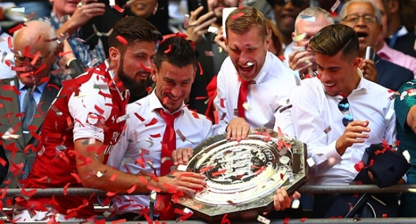 Arsenal sezonu kupayla açtı