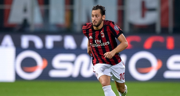 Hakan Çalhanoğlu üzgün!