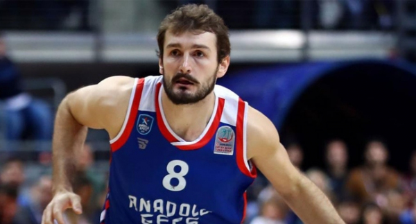 Anadolu Efes, Birkan Batuk'u Pınar Karşıyaka'ya kiraladı