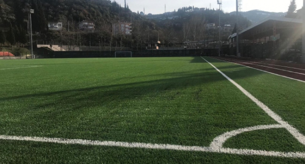 Karamürsel Stadı'nın zemini yenilendi