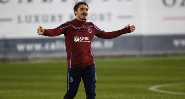 "Önceliğim Trabzonspor ama Avrupa'da oynama hayalim var"