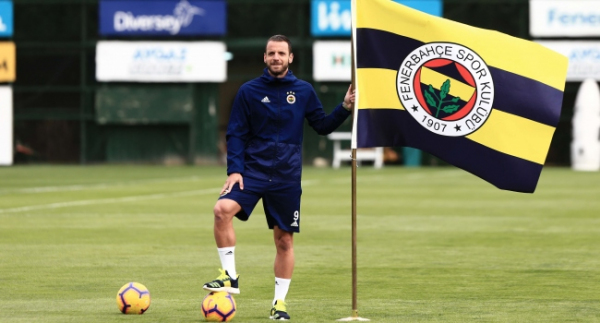 Soldado Fenerbahçe'yi sırtlıyor