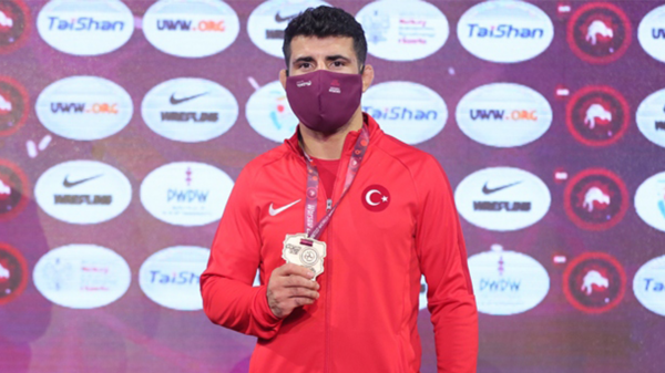 Murat Fırat'tan bronz madalya