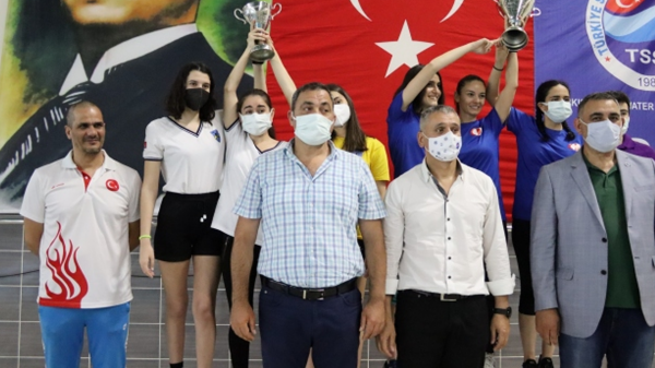 Su altında 13 Türkiye rekoru kırıldı