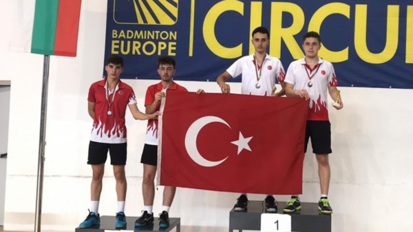 Genç badmintonculardan Bulgaristan'da 12 madalya